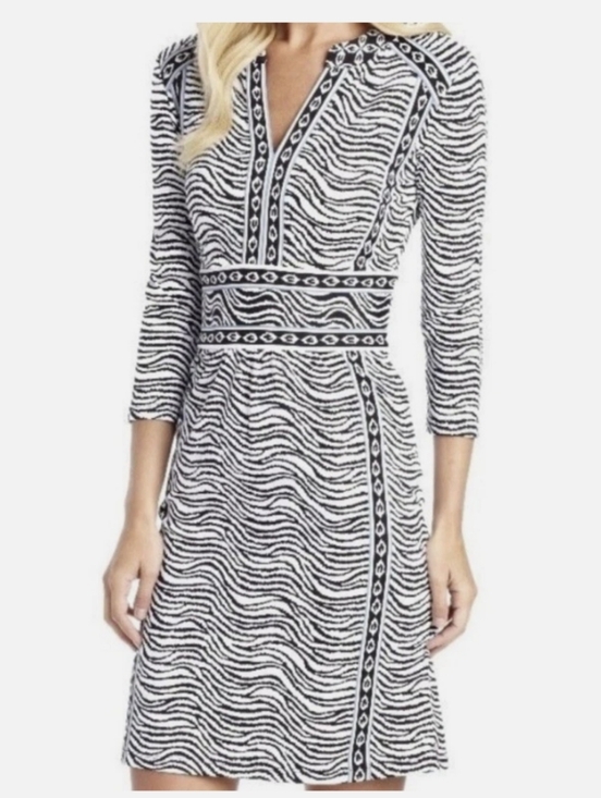 J. McLaughlin Dresses & Skirts - Black & White Patterned V-Neck Midi Dress.New No Tag.Pit To Pit 21"